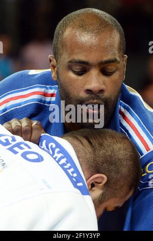 Teddy Riner (+ 100 kg) de France rivalise avec Adam Okruashvili de géorgie lors de la finale des Championnats d'Europe, le 26 avril 2014, au Park&Suites Arena de Montpellier, en France, Teddy Riner reçoit la médaille d'or. Photo Philippe Millereau / KMSP / DPPI Banque D'Images