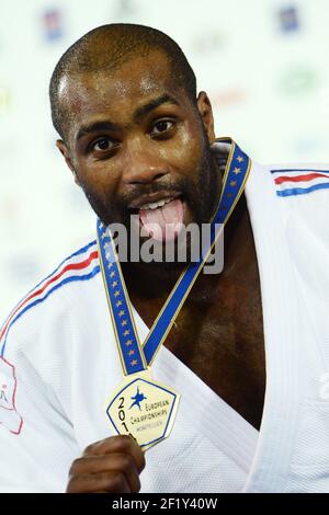 Teddy Riner (+ 100 kg) de France le podium des Championnats d'Europe, le 26 avril 2014, à la Park&Suites Arena de Montpellier, en France, Teddy Riner reçoit la médaille d'or. Photo Philippe Millereau / KMSP / DPPI Banque D'Images