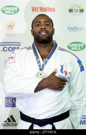 Teddy Riner (+ 100 kg) de France pendant le podium des Championnats d'Europe, le 26 avril 2014, à la Park&Suites Arena de Montpellier, en France, Teddy Riner reçoit la médaille d'or. Photo Philippe Millereau / KMSP / DPPI Banque D'Images