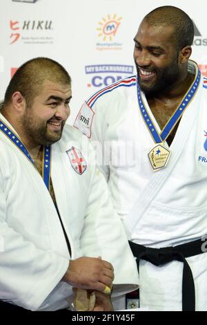 Teddy Riner (+ 100 kg) de France pendant le podium des Championnats d'Europe, le 26 avril 2014, à la Park&Suites Arena de Montpellier, en France, Teddy Riner reçoit la médaille d'or. Photo Philippe Millereau / KMSP / DPPI Banque D'Images
