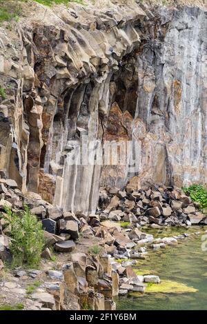 Basalt piliers de la Réserve géologique, Ukraine Banque D'Images