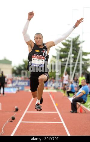 Yoann Rpinier (FRA) sur Triple Jump lors des Championnats de France élite 2014, au Stade Georges-Hebert, Reims, France, le 12 juillet 2014. Photo Stephane Kempinaire / KMSP / DPPI Banque D'Images