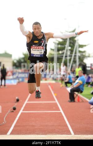 Yoann Rpinier (FRA) sur Triple Jump lors des Championnats de France élite 2014, au Stade Georges-Hebert, Reims, France, le 12 juillet 2014. Photo Stephane Kempinaire / KMSP / DPPI Banque D'Images