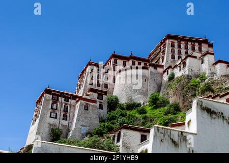 Le palais du Potala est le plus haut bâtiment du monde, intégrant des palais, des châteaux et des monastères. Banque D'Images