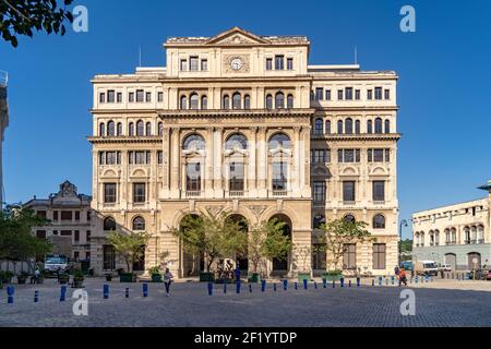 La Havane Cuba. 25 novembre 2020 : Lonja del Comercio, ancienne Bourse, dans la Vieille Havane Banque D'Images