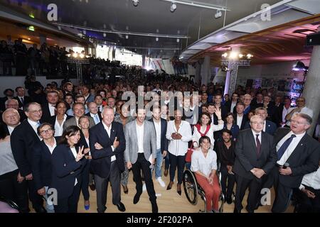 De gauche à droite : Alain Calmat, Denis Massiglia, Valerie Fourneyron, Anne Hidalgo, Guy Drut, Marie-José Perec, Tony Estanguet, Renaud Lavillenie, Laura Flessel, Christophe Lemaitre, Marie-Claire Restroux, Jean-Paul Huchon, Bernard Lapasset, lors du lancement officiel de la candidature de Paris pour les Jeux Olympiques de 2024, le 23 juin 2015 à Paris, France - photo Philippe Millereau / KMSP / DPPI Banque D'Images