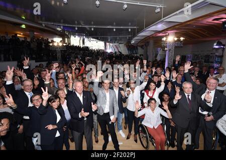 De gauche à droite : Alain Calmat, Denis Massiglia, Valerie Fourneyron, Anne Hidalgo, Guy Drut, Marie-José Perec, Tony Estanguet, Renaud Lavillenie, Laura Flessel, Christophe Lemaitre, Marie-Claire Restroux, Jean-Paul Huchon, Bernard Lapasset, lors du lancement officiel de la candidature de Paris pour les Jeux Olympiques de 2024, le 23 juin 2015 à Paris, France - photo Philippe Millereau / KMSP / DPPI Banque D'Images