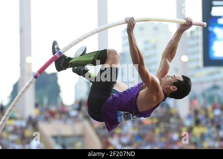 Kevin Menaldo de France est en compétition dans Pole Vault Men lors de la rencontre internationale d'athlétisme Herculis, IAAF Diamond League, Monaco le 17 juillet 2015 au stade Louis II à Monaco, France - photo Jean-Marie Hervio / KMSP / DPPI Banque D'Images