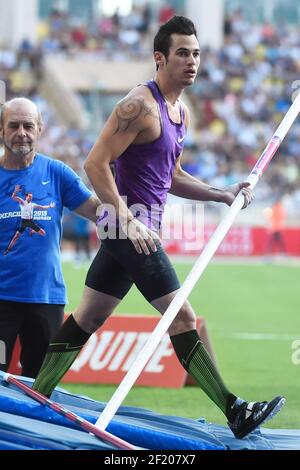 Kevin Menaldo de France est en compétition dans Pole Vault Men lors de la rencontre internationale d'athlétisme Herculis, IAAF Diamond League, Monaco le 17 juillet 2015 au stade Louis II à Monaco, France - photo Jean-Marie Hervio / KMSP / DPPI Banque D'Images