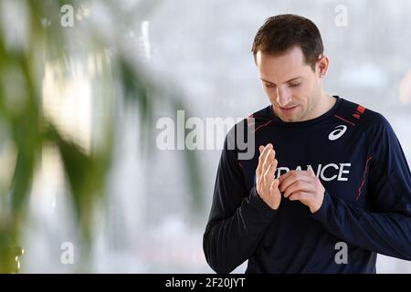 Renaud Lavillenie (voûte polaire) lors de la conférence de presse de l'équipe française des Championnats du monde en salle de l'IAAF, à Portland, Etats-Unis, le 16 mars 2016 - photo Philippe Millereau / KMSP / DPPI Banque D'Images