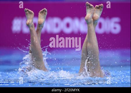 Rebecca Domika et Mia Sestan pour la Croatie se disputent la natation synchronisée Duet Free préliminaire lors des championnats européens d'AQUATtics de LEN Londres 2016, jour 2, le 10 mai 2016, au Centre aquatique du Parc olympique Queen Elizabeth, à Londres, Angleterre - photo Stephane Kempinaire / KMSP / DPPI Banque D'Images