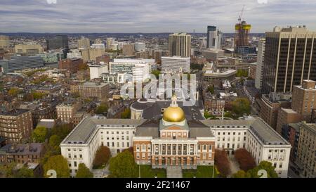 Vue aérienne sur le bâtiment de la capitale du Massachusetts statehouse, au centre-ville de Boston Banque D'Images