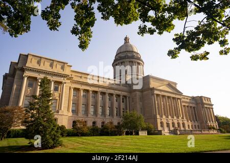 Les fleurs cultivées embellissent le terrain autour de la capitale de l'État de Kentucky à Frankfort Banque D'Images