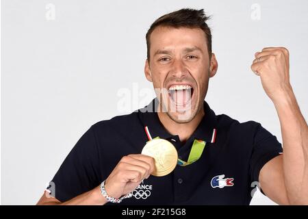 Médaillé d'or français au slalom de kayak Denis Gargaud pose au club France, lors des Jeux Olympiques RIO 2016, le 9 août 2016, à Rio, Brésil - photo Philippe Millereau / KMSP / DPPI Banque D'Images