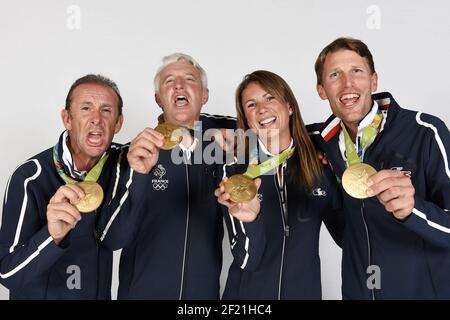 Les médaillés d'or français de l'équipe de saut équestre Philippe Rozier, Roger-Yves Bost, Penelope Leprevost et Kevin Staut posent au club France, pendant les Jeux Olympiques RIO 2016, le 17 août 2016, à Rio, Brésil - photo Philippe Millereau / KMSP / DPPI Banque D'Images