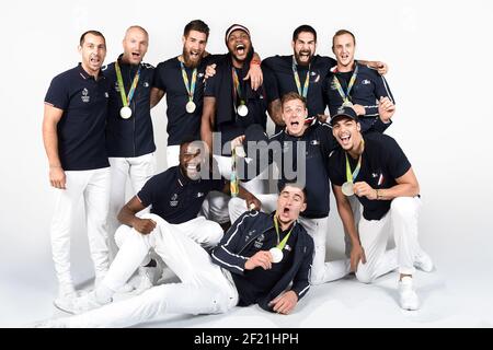 Médaillés d'argent français au Handball Michael Guigou, Thierry Omeyer, Luka Karabatic, Cedric Sorhaindo, Nikola Karabatic, Valentin porte, Luc Abalo, Kentin Mahé, Mathieu Grebille, Ludovic Fabregas posent au club France, lors des Jeux Olympiques RIO 2016, le 21 août 2016, à Rio, Brésil - photo Philippe Millereau / KMSP / DPPI Banque D'Images