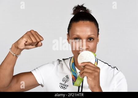 Allison Pineau, médaillée d'argent française au handball, pose au club France, lors des Jeux Olympiques RIO 2016, le 20 août 2016, à Rio, Brésil - photo Philippe Millereau / KMSP / DPPI Banque D'Images