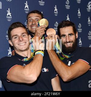 Médaillé d'or français à Kayak Denis Gargaud et médaillé de bronze à Kayak Matthieu Peche, Gauthier Klauss lors de la fête des médaillés après les Jeux Olympiques RIO 2016, le 23 août 2016, à Paris, France - photo Philippe Millereau / KMSP / DPPI Banque D'Images