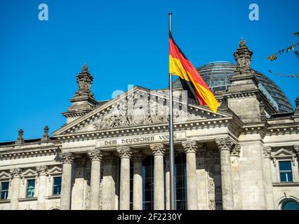 BERLIN, ALLEMAGNE - 18 avril 2020 : BERLIN, ALLEMAGNE 18 avril 2020. Le célèbre Reichstag du Bundestag à Berlin Banque D'Images