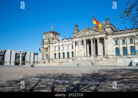 BERLIN, ALLEMAGNE - 18 avril 2020 : BERLIN, ALLEMAGNE 18 avril 2020. Le célèbre Reichstag du Bundestag à Berlin Banque D'Images