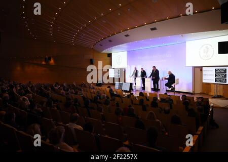 Denis Masseglia, Isabelle Lamour, David Douillet lors de l'introduction des candidats à la présidence du CNO France (Comité National Olympique), à Paris, le 25 avril 2017, France - photo Philippe Millereau / KMSP / DPPI Banque D'Images