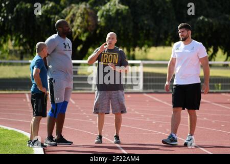 Judo entraîneur de Teddy Riner Franck Chambilly, Teddy Riner, entraîneur physique de Teddy Riner Yann Morisseau et Cyrille Maret lors d'une séance de pratique physique le 28 juin 2017 à l'INSEP à Paris, France - photo Philippe Millereau / KMSP / DPPI Banque D'Images