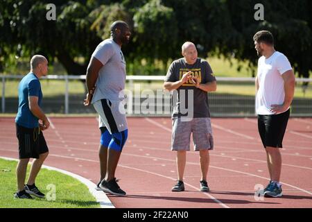 Judo entraîneur de Teddy Riner Franck Chambilly, Teddy Riner, entraîneur physique de Teddy Riner Yann Morisseau et Cyrille Maret lors d'une séance de pratique physique le 28 juin 2017 à l'INSEP à Paris, France - photo Philippe Millereau / KMSP / DPPI Banque D'Images