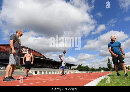Entraîneur physique de Teddy Riner Yann Morisseau, Cyrille Maret, Teddy Riner et Judo entraîneur de Teddy Riner Franck Chambilly lors d'une séance de pratique physique le 28 juin 2017 à l'INSEP à Paris, France - photo Philippe Millereau / KMSP / DPPI Banque D'Images