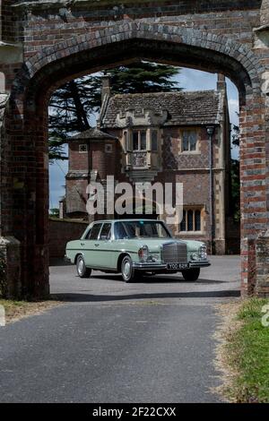 1972 W108 Mercedes 280SE voiture de berline allemande classique, non restaurée de l'Afrique du Sud Banque D'Images