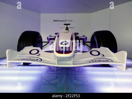 Vue avant d'une BMW Sauber F1.06 Formule 1 exposée au British International Motor Show 2006, Excel, Londres Banque D'Images