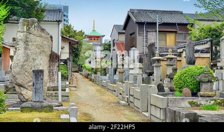 Cimetière de la vieille ville de Hakata, ville de Fukuoka, Japon. 04-06-2015 Banque D'Images