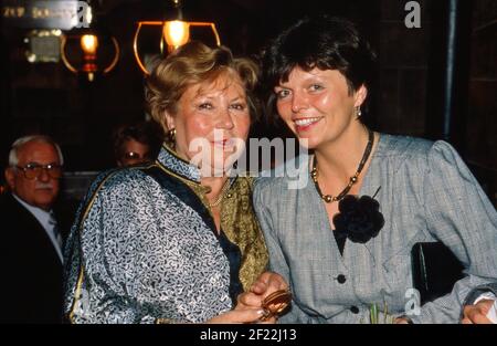 EVA Maria Bauer, BEI der Feier ihres 65. Geburtstags im 'Posemuckel' à Hambourg, Allemagne 1988. Banque D'Images