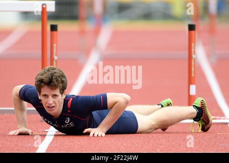 Clément Ducos rivalise et tombe en athlétisme hommes 400m haies pendant le Festival olympique de la Jeunesse européenne 2017 à Gyor, Hongrie, jour 5, le 27 juillet 2017 - photo Philippe Millereau / KMSP / DPPI Banque D'Images