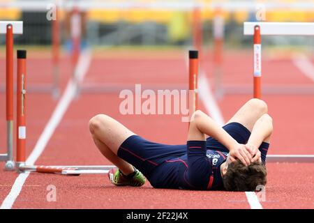 Clément Ducos rivalise et tombe en athlétisme hommes 400m haies pendant le Festival olympique de la Jeunesse européenne 2017 à Gyor, Hongrie, jour 5, le 27 juillet 2017 - photo Philippe Millereau / KMSP / DPPI Banque D'Images