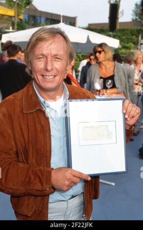 Claus Theo Gärtner BEI der Premiere der 100. Folge der Krimiserie 'Ein Fall für Zwei' auf dem Gelände des ZDF Fernsehgartens in Mainz auf dem Lerchenberg, Deutschland 1992. Banque D'Images