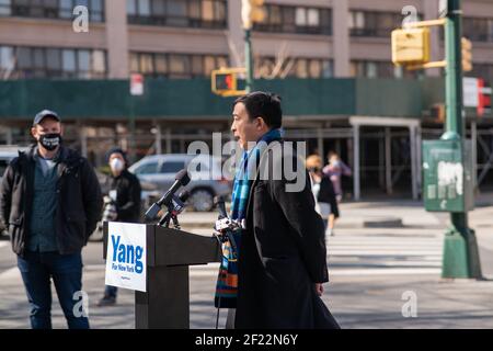 New York, États-Unis. 09e mars 2021. Andrew Yang, candidat Mayoral de la ville de New York, appelle le MTA pour accorder un congé d'une semaine pour le tarif du métro à compter du vendredi 28 mai 2021, week-end du Memorial Day. Le MTA peut enfin relancer le retard de la descente qui est actuellement en baisse de 70 pour cent, et permettre aux familles de New York d'avoir l'argent supplémentaire à dépenser pour les divertissements, les restaurants, Et d'autres petites entreprises de toute la ville au début de l'été à New York, New York, le 9 mars 2021. (Photo de Steve Sanchez/Sipa USA) crédit: SIPA USA/Alay Live News Banque D'Images