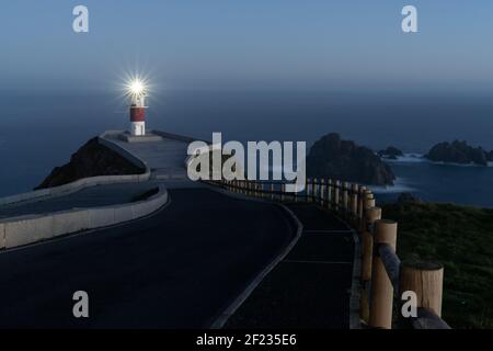 Phare de Cabo Ortegal la nuit Banque D'Images