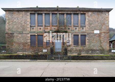 Vue sur le logement abandonné au parc Cune à Port Glasgow, Inverclyde. Le logement de la tente doit être démoli et redéveloppé. Écosse, Royaume-Uni Banque D'Images