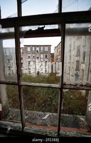 Vue sur le logement abandonné au parc Cune à Port Glasgow, Inverclyde. Le logement de la tente doit être démoli et redéveloppé. Écosse, Royaume-Uni Banque D'Images