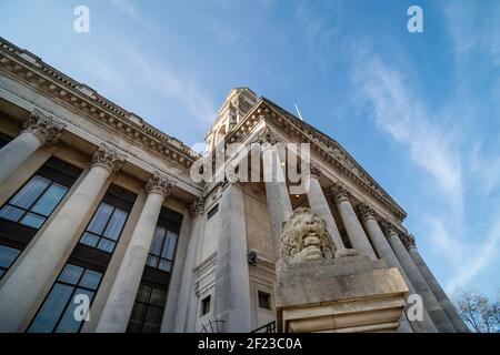 Portsmouth Guildhall sous le soleil de l'après-midi Banque D'Images