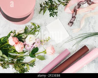 Étay floristique avec fleurs, espace de copie Banque D'Images