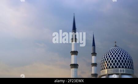 Mosquée bleue : la mosquée Sultan Salahuddin Abdul Aziz Shah, est la mosquée d'État de Selangor, Malaisie située à Shah Alam Banque D'Images