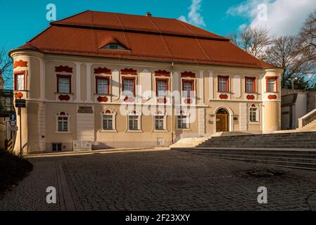 OPOLE, POLOGNE - 06 mars 2021 : Maison rénovée du musée d'Opole Silesia dans la vieille ville d'Opole Banque D'Images