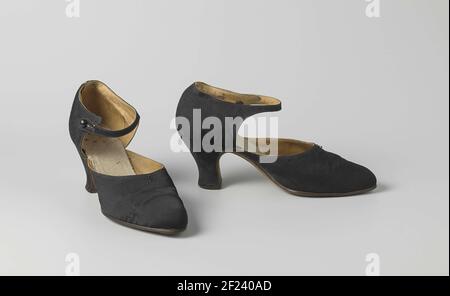 Chaussure pour femme en satin noir avec lani re de cheville