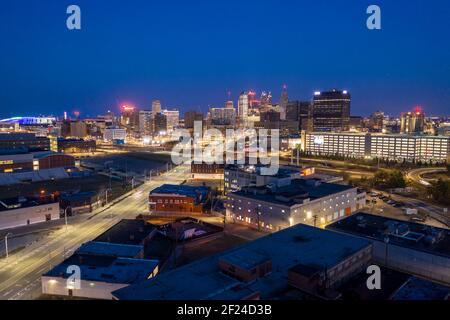 Detroit, Michigan - Centre-ville de Detroit après le coucher du soleil. Banque D'Images