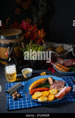 Délicieux chou vert oldenburger avec saucisse de Pinkel Banque D'Images