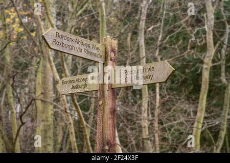 Bordures Abbeys Way longue distance sentier Signpost Banque D'Images