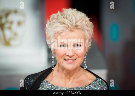 Julie Walters arrive aux EE British Academy film Awards 2015, à l'Opéra Royal de Covent Garden à Londres Banque D'Images