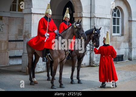 Des sauveteurs de la Household Cavalry Queens Banque D'Images