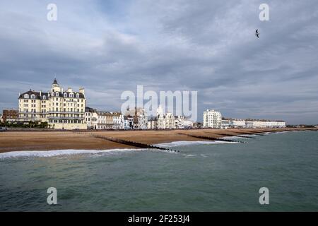 EASTBOURNE, EAST SUSSEX/UK - NOVEMBRE 4 : vue sur le front de mer d'Eastbourne East Sussex le 4 novembre 2018. Peopl non identifié Banque D'Images